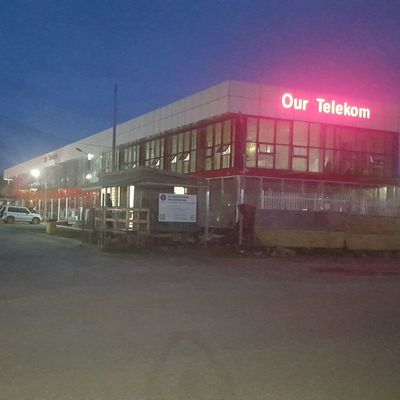 Προσαρμοσμένη ατσάλινη δομή αίθουσα εκθέσεων υγρασία αποσταθεροποιημένα μεταλλικά κτίρια αποθήκης
