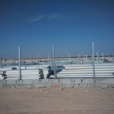 Πίνακα σάντουιτς Γεωργική εκτροφική κατοικία με κυλιόμενη πόρτα